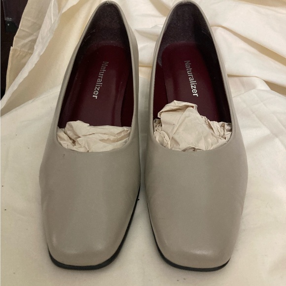 NATURALIZER Low Heel Leather PUMPS  7W  NWT - Picture 2 of 7